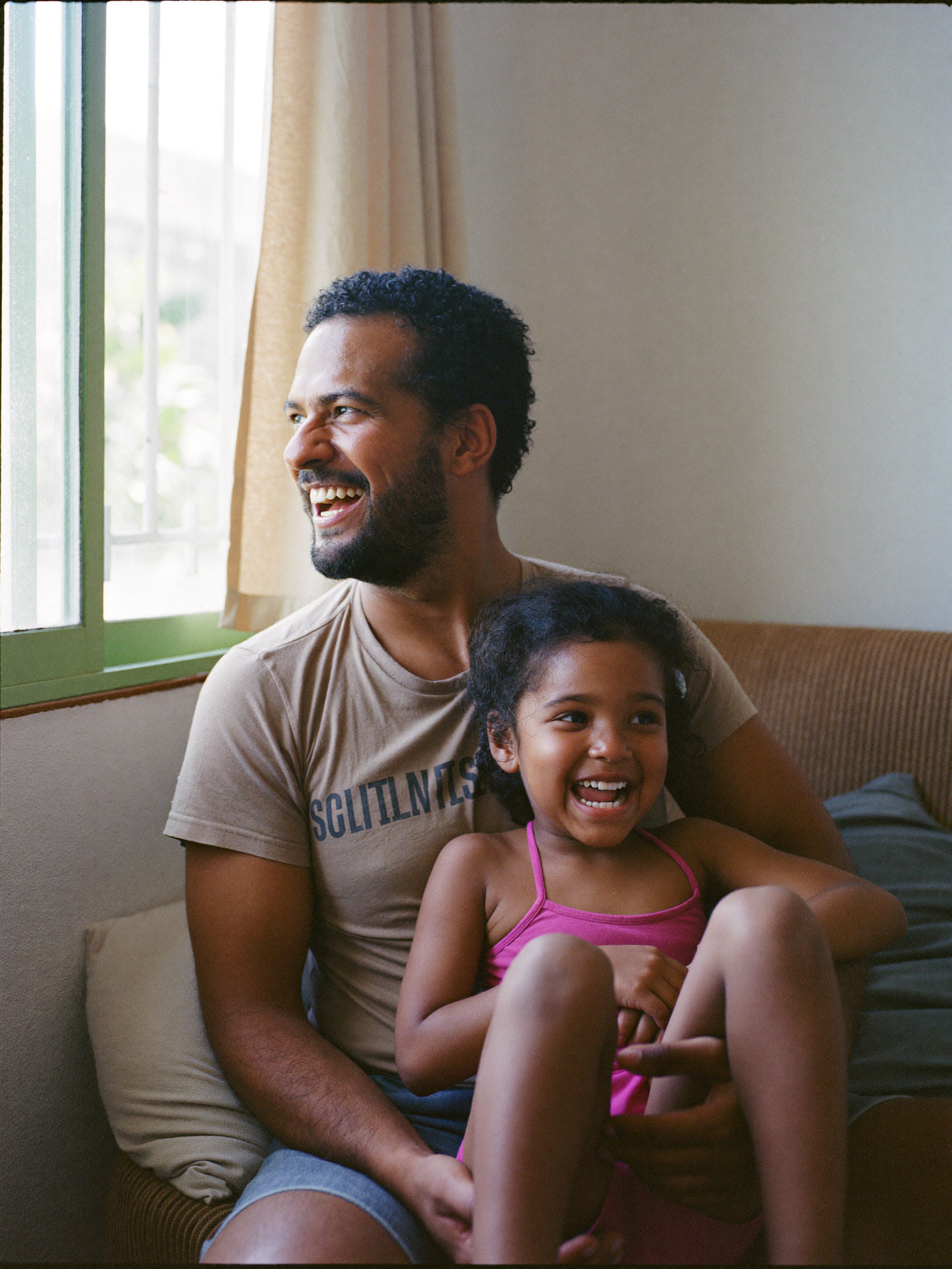Pai brasileiro com a filha